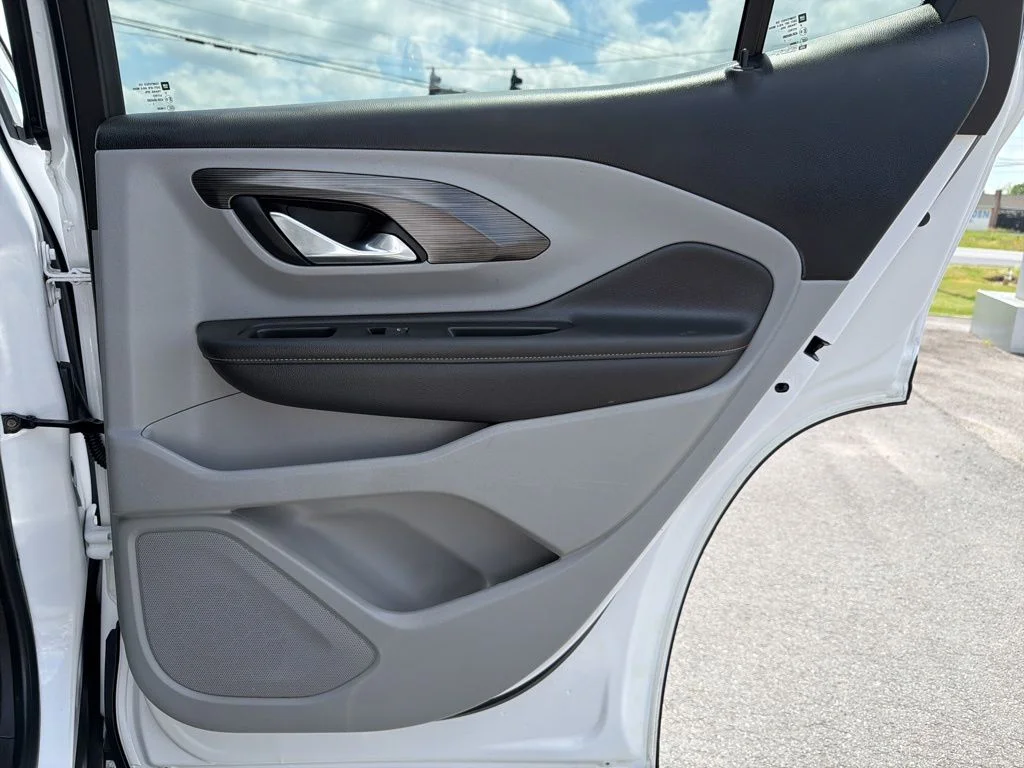 Used 2022 White GMC SLE image 16