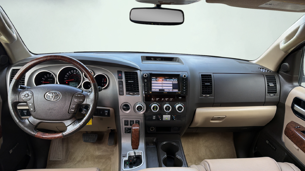 Used 2010 Super White Toyota Platinum image 13
