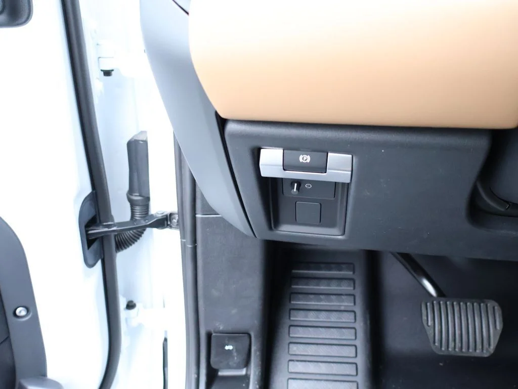 New 2026 Fuji White Land Rover S image 34