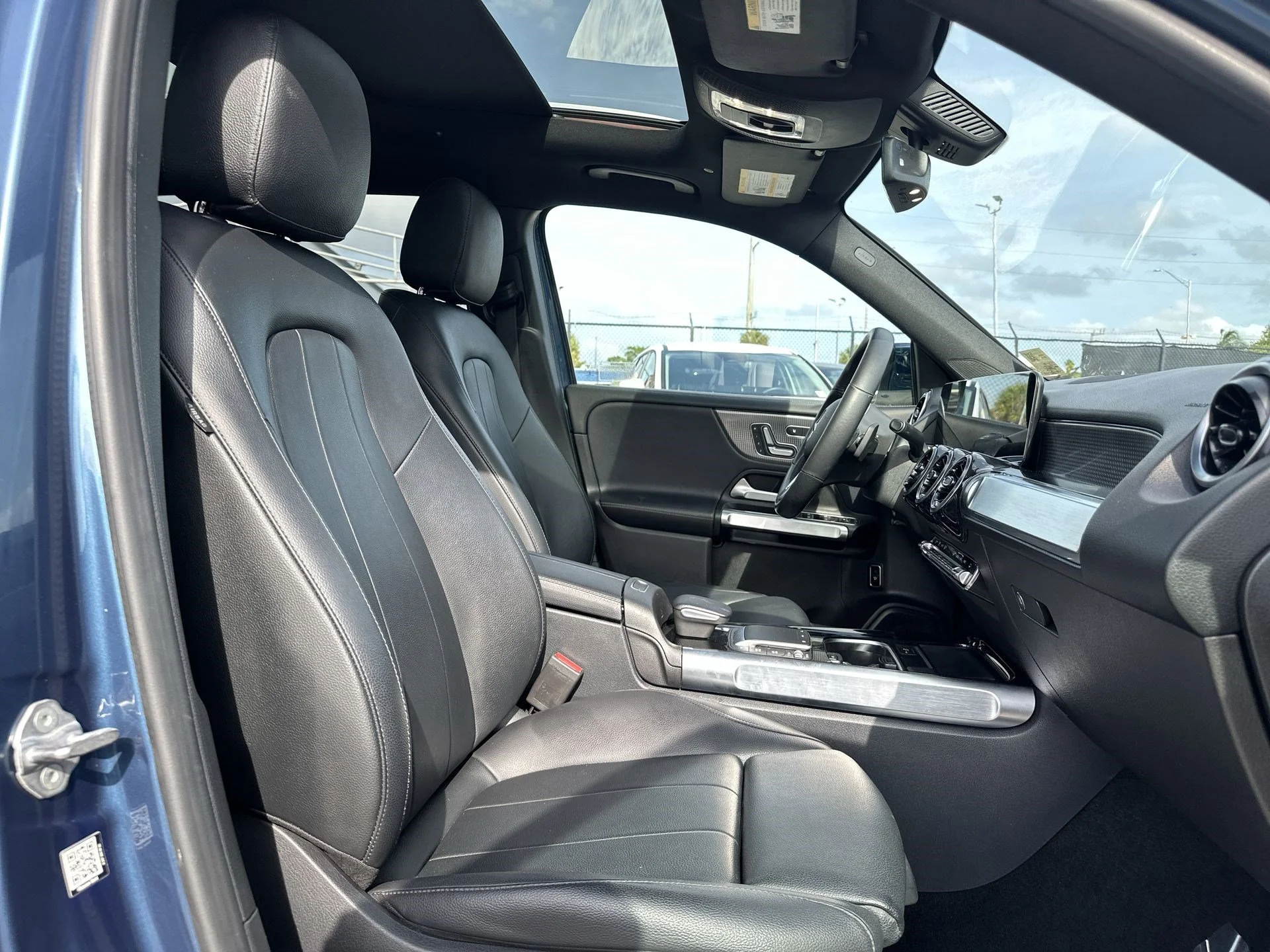 Used 2021 Denim Blue Metallic Mercedes-Benz GLB 250 image 24