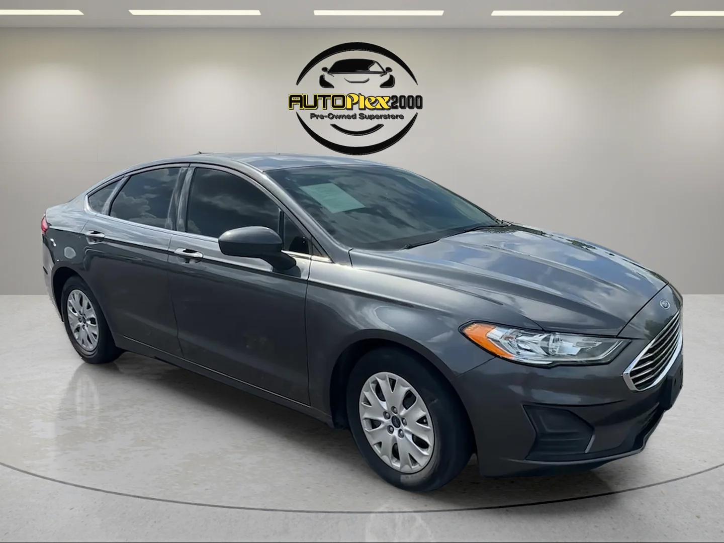 Used 2019 Gray Ford S image 1