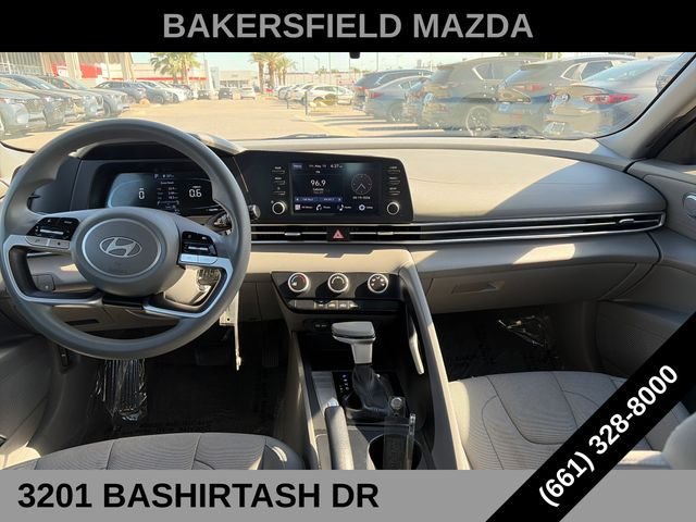 Used 2024 Silver Hyundai SE image 12