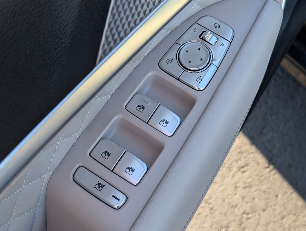 2023 GENESIS G70 Standard - Photo 18