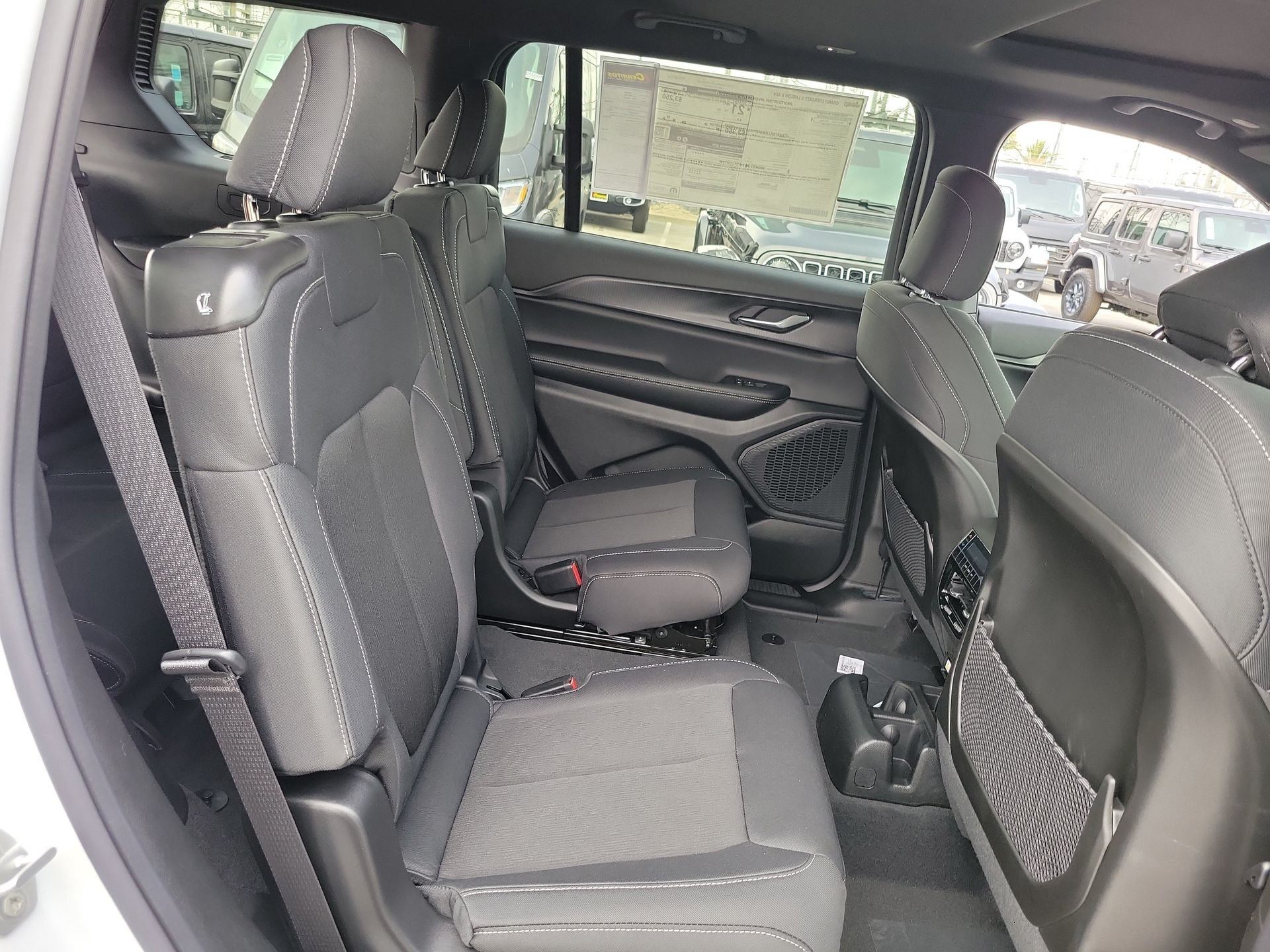 New 2026 Bright White Clear-Coat Exterior Paint Jeep Laredo image 16