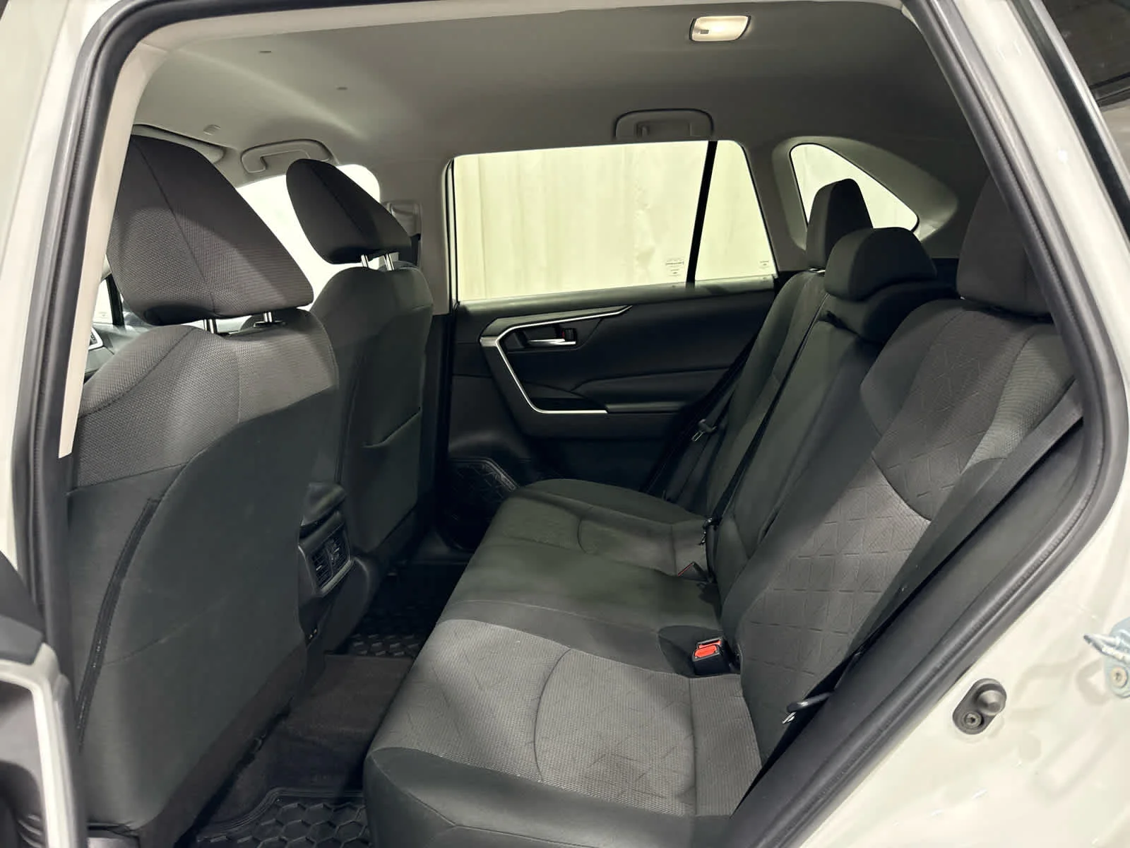 Used 2023 Whi/white Toyota XLE image 12