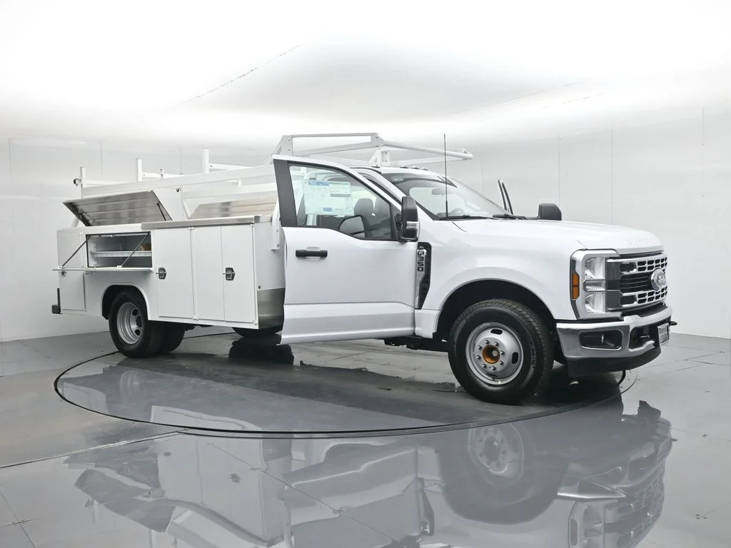 2026 Ford F-350 Super Duty Chassis Cab XL - Photo 32