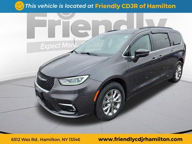 2022 Chrysler Pacifica Touring L's photo