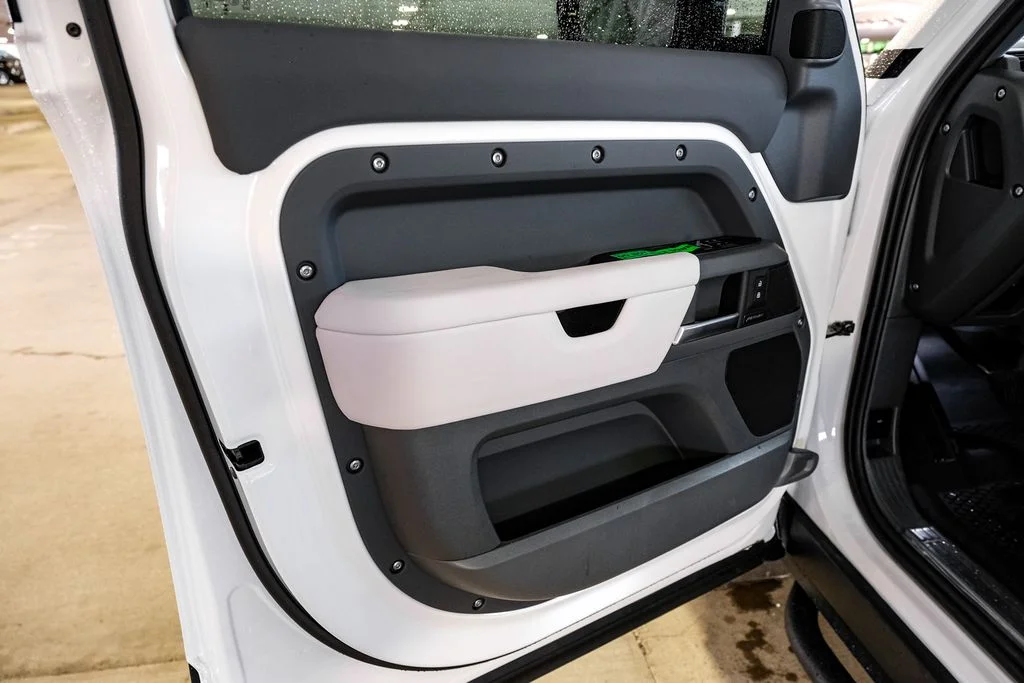 New 2026 Borasco Grey Metallic Land Rover S image 28