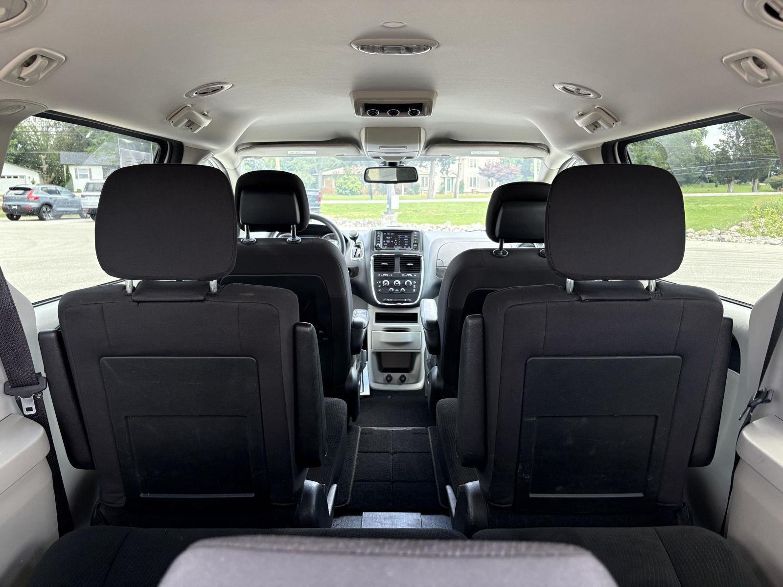 Used 2019 White Knuckle Clearcoat Dodge SE image 11
