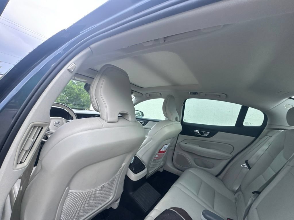 Used 2019 Blue Volvo Inscription image 6