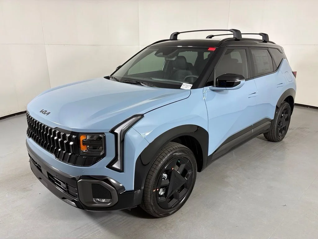 New 2027 Frost Blue / Black Roof Kia X-Line S image 4