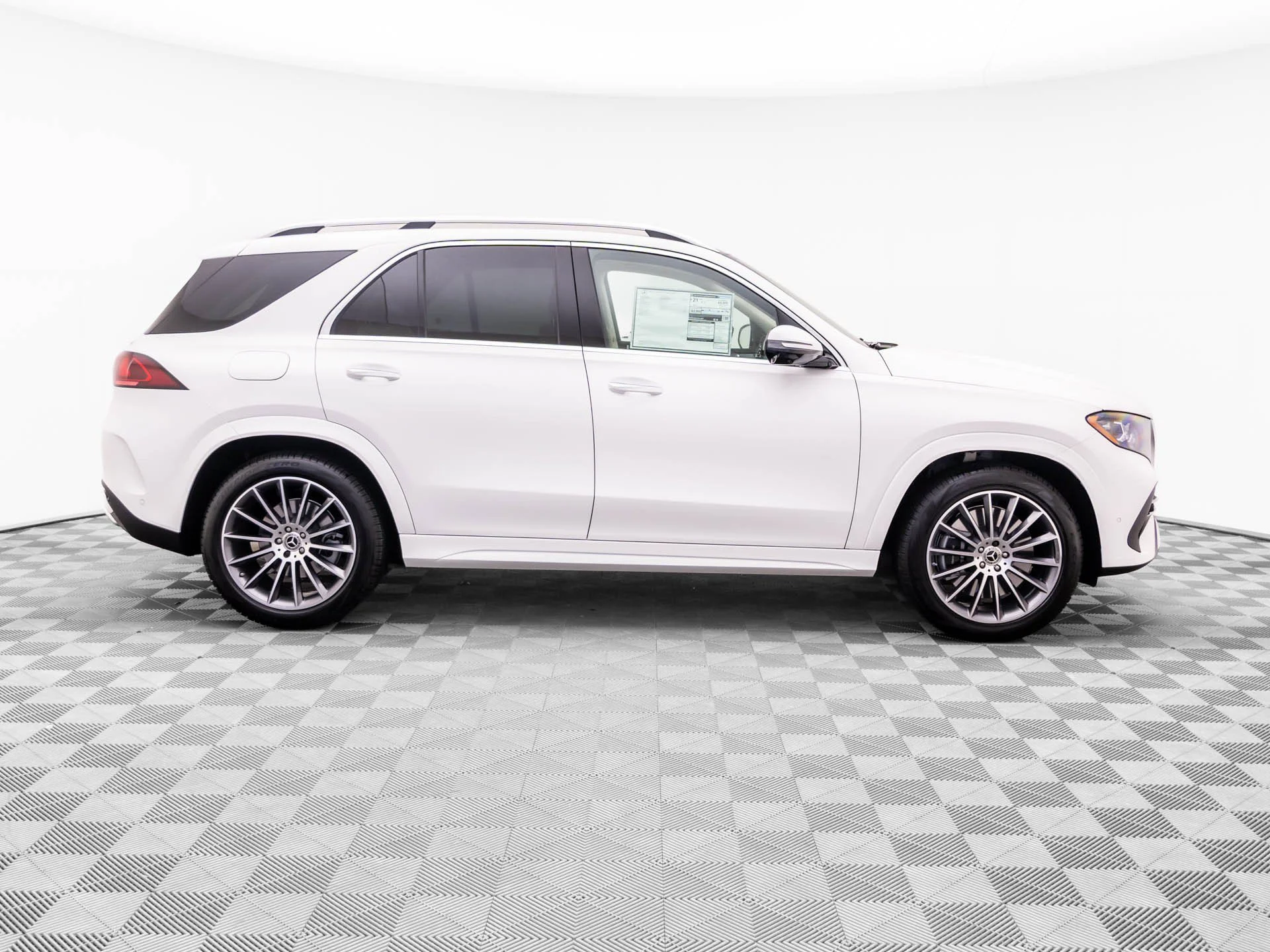 New 2027 White Mercedes-Benz GLE 450 image 6