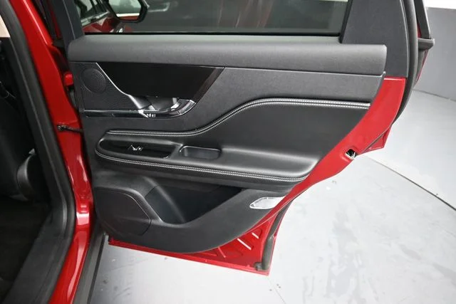 Used 2023 Red Lincoln Grand Touring image 29