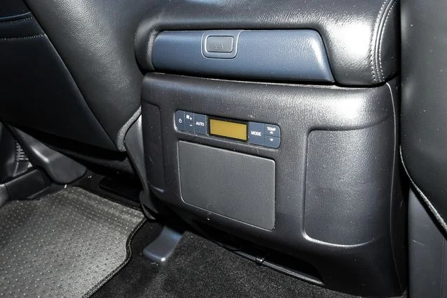 Used 2022 White Nissan SL image 31