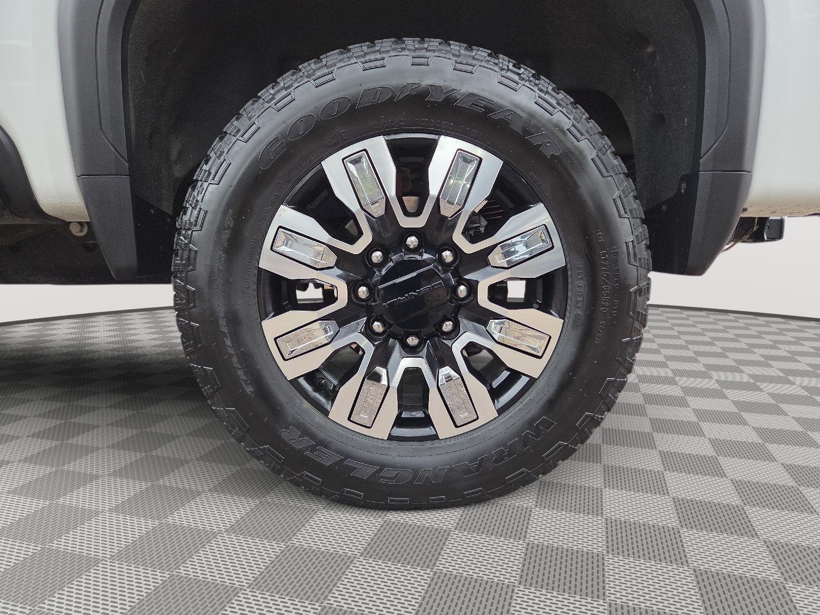 Used 2025 Summit White GMC Denali image 11