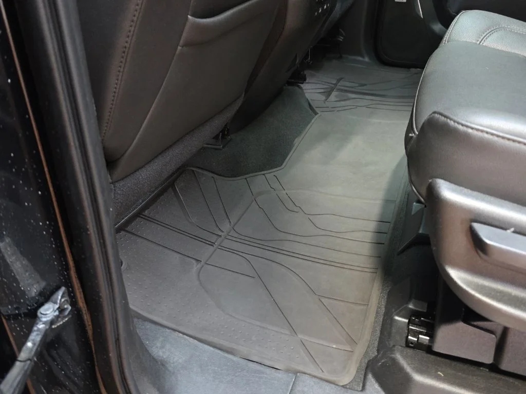 Used 2021 Black Chevrolet Z71 image 26