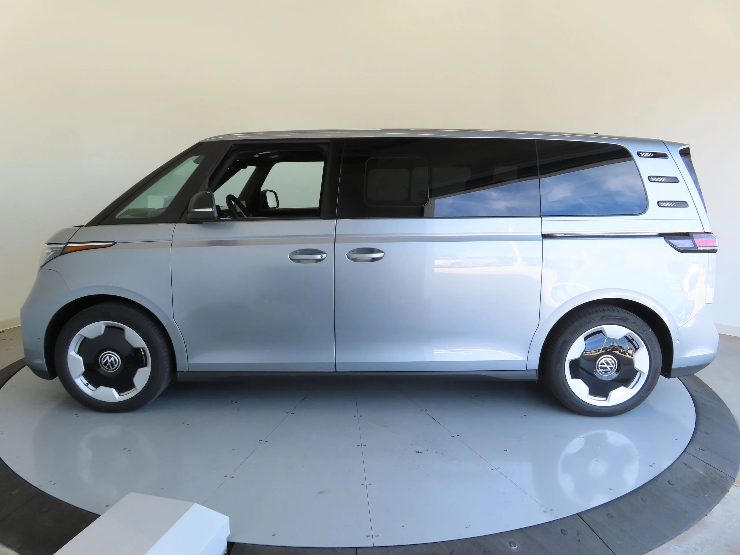 2025 Volkswagen ID. Buzz PRO S - Photo 6