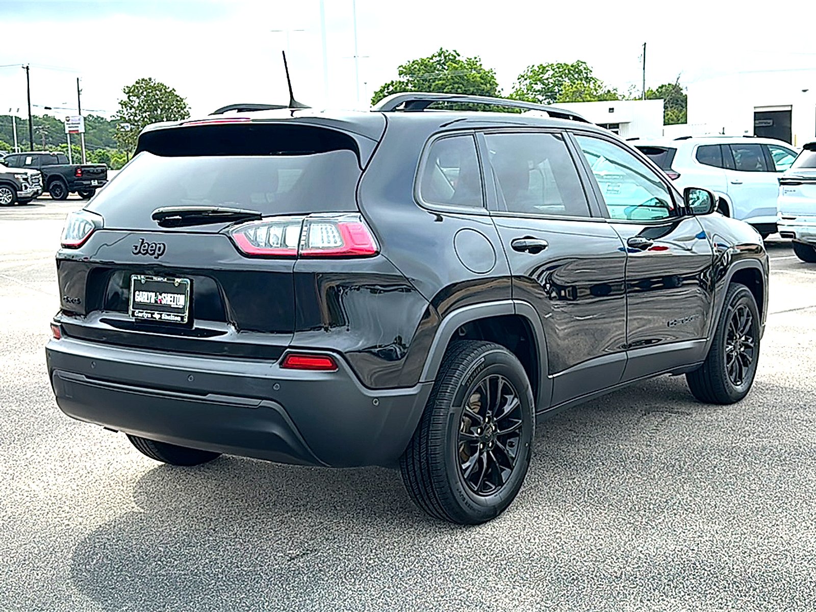 Used 2023 Diamond Black Crystal Pearlcoat Jeep Altitude Lux 4x4 image 8