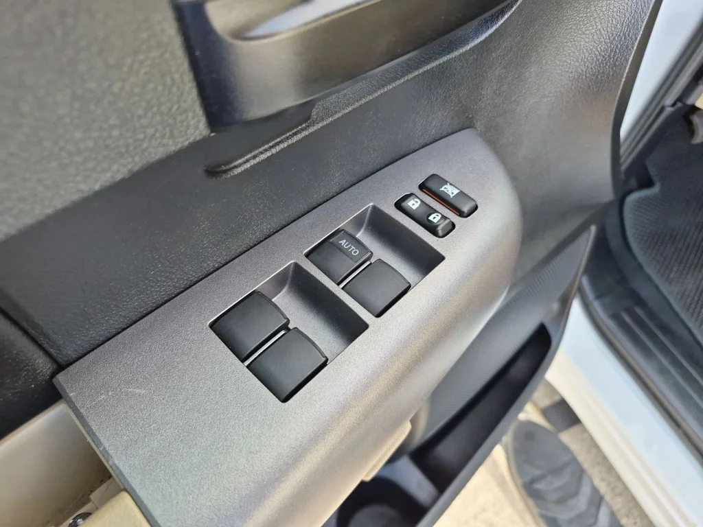 Used 2012 White Toyota Grade image 21