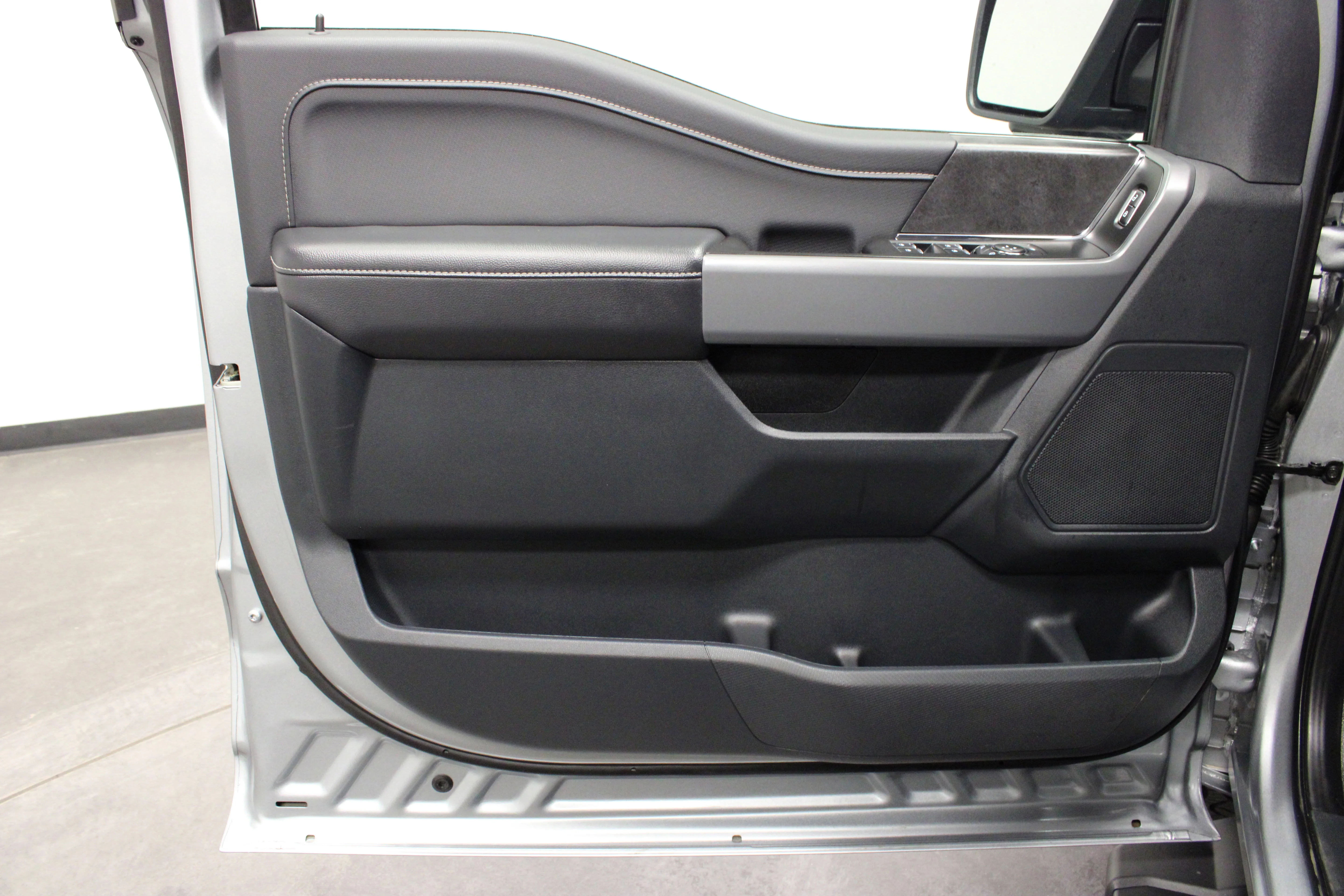 Used 2025 Silver Metallic Ford XLT image 21