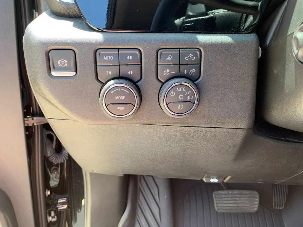 Used 2025 Black Chevrolet LTZ image 33
