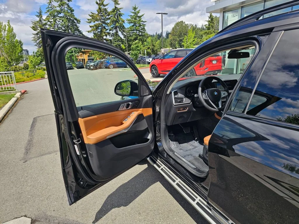Used 2022  BMW xDrive40i image 21