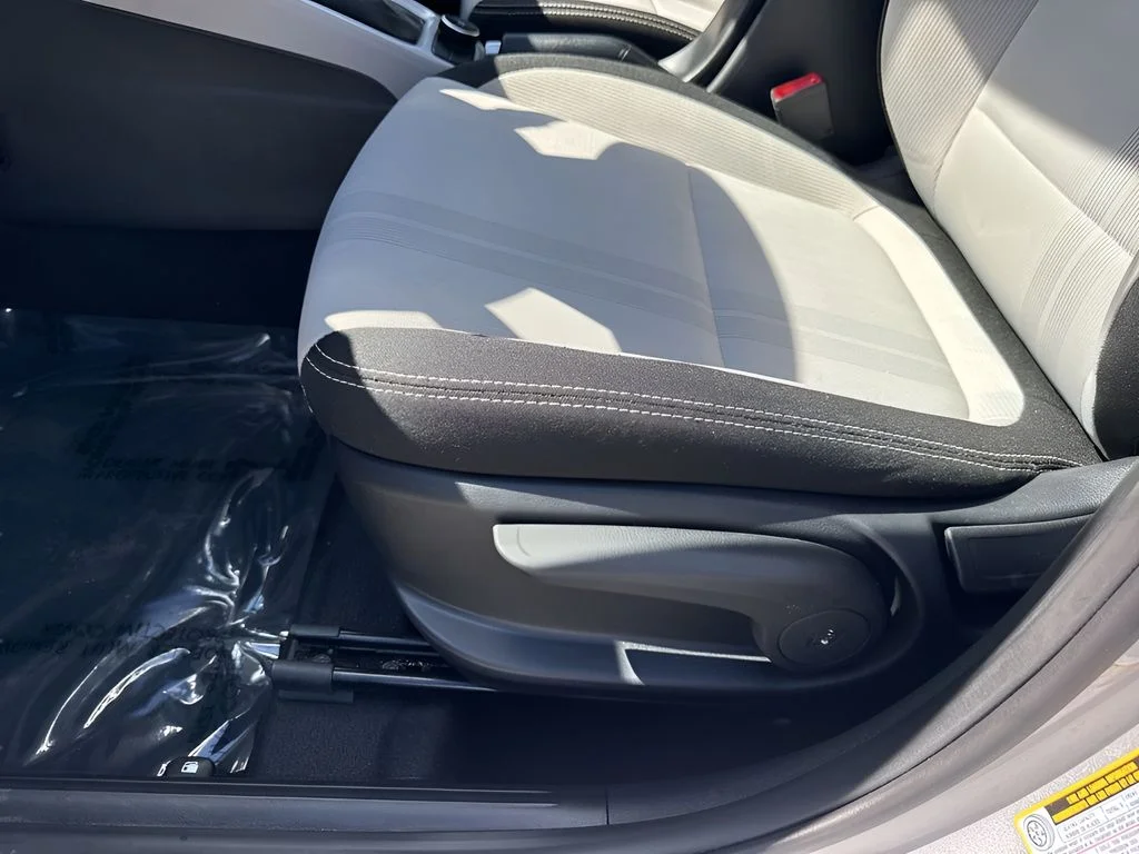 Used 2025 Silver Hyundai SEL image 10