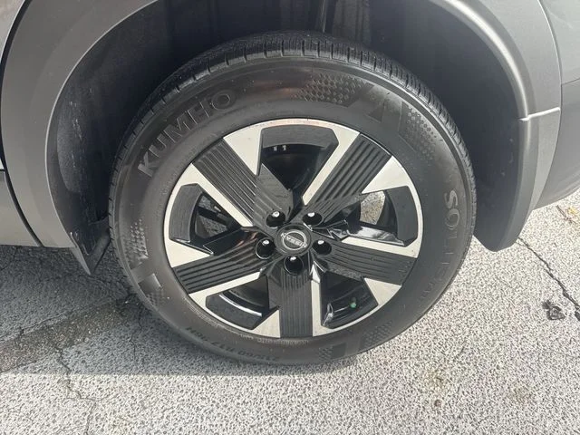 Used 2025 Gray Nissan SV image 33