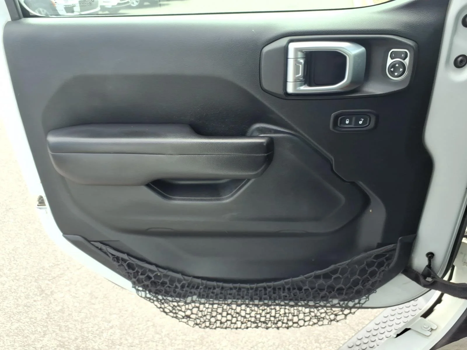 Used 2018 Bright White Clearcoat Jeep Sport S image 28