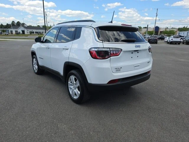 Used 2022 White Jeep Latitude image 5