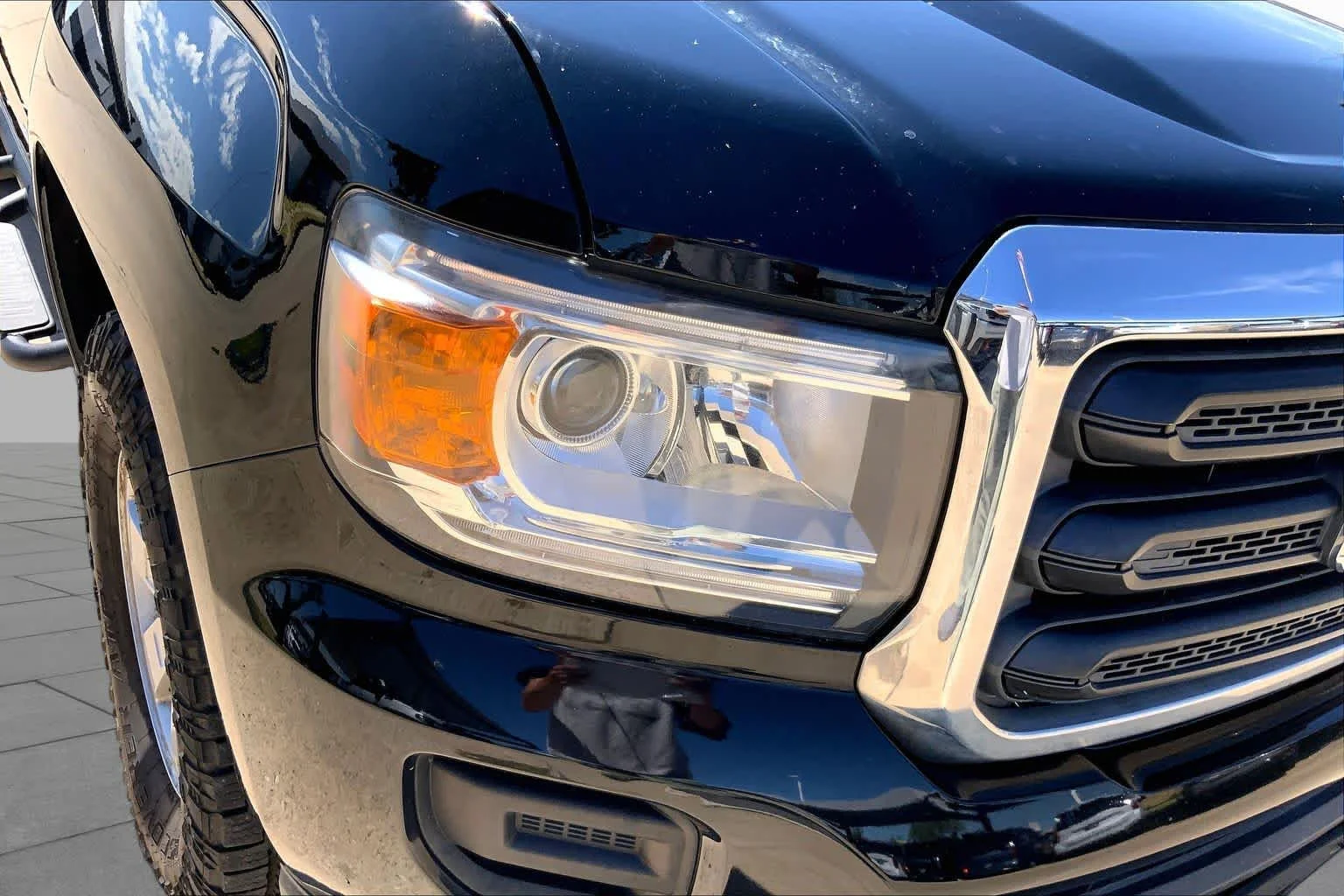 Used 2018 ONYX BLACK GMC 2WD image 26