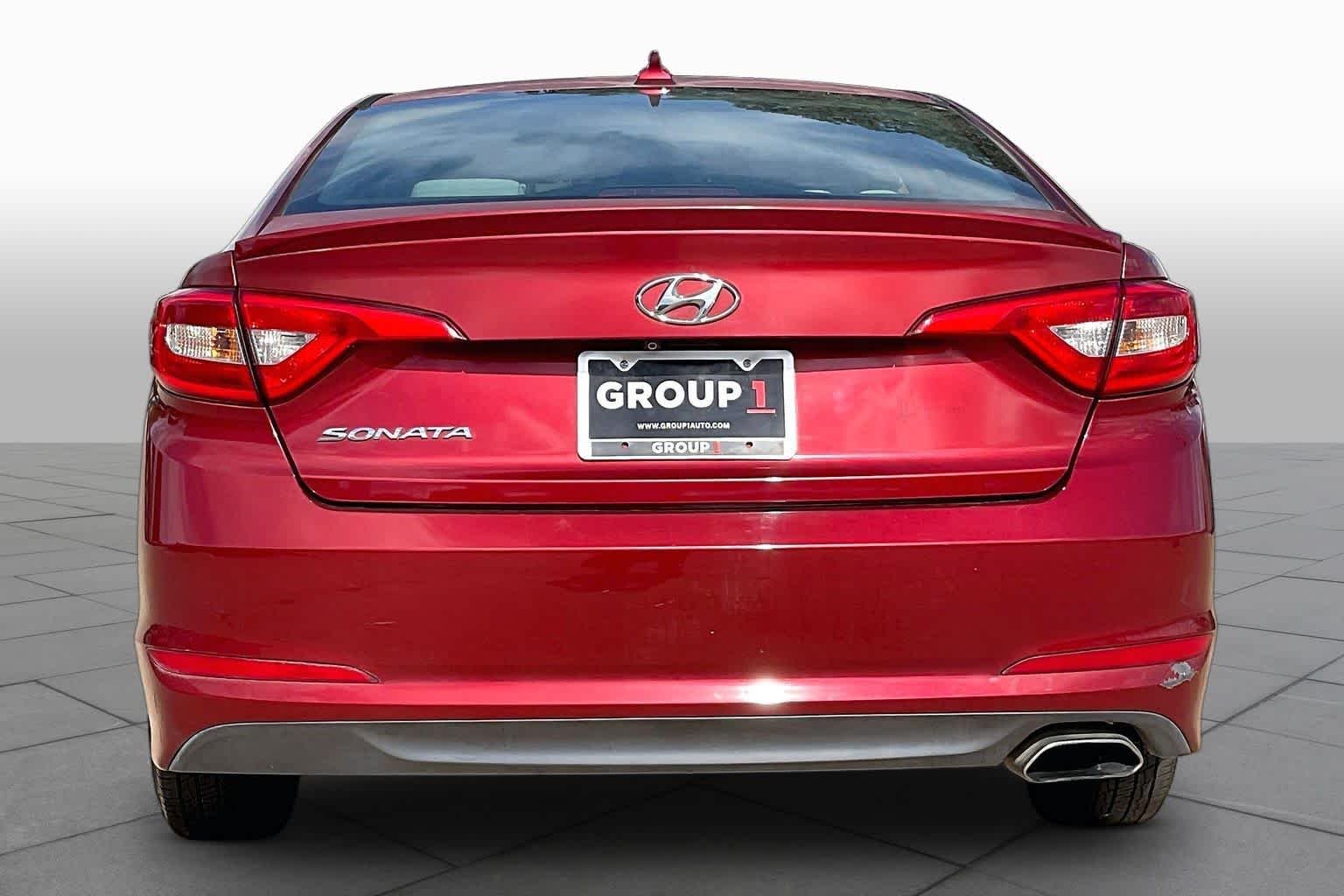 Used 2016 Venetian Red Hyundai 2.4L SE image 5