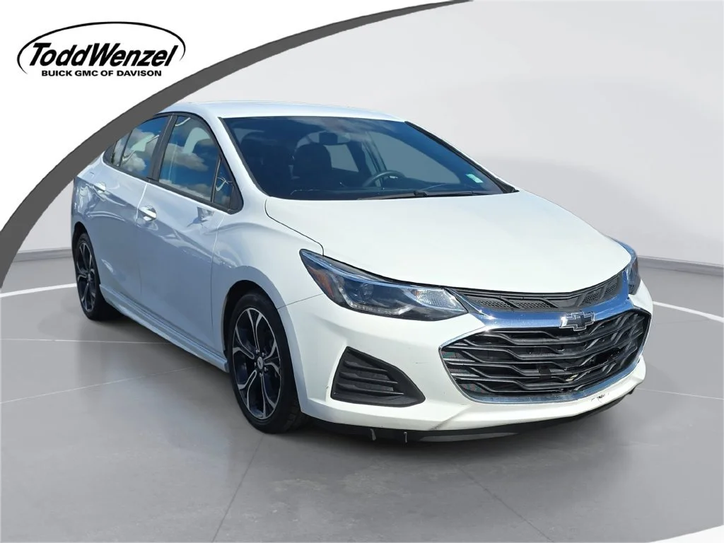Used 2019 SUMMIT WHITE Chevrolet LT image 1