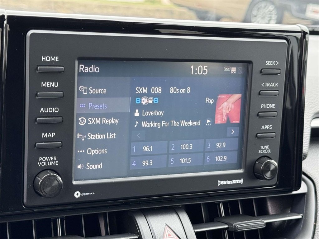 2020 Toyota RAV4 XLE photo 3