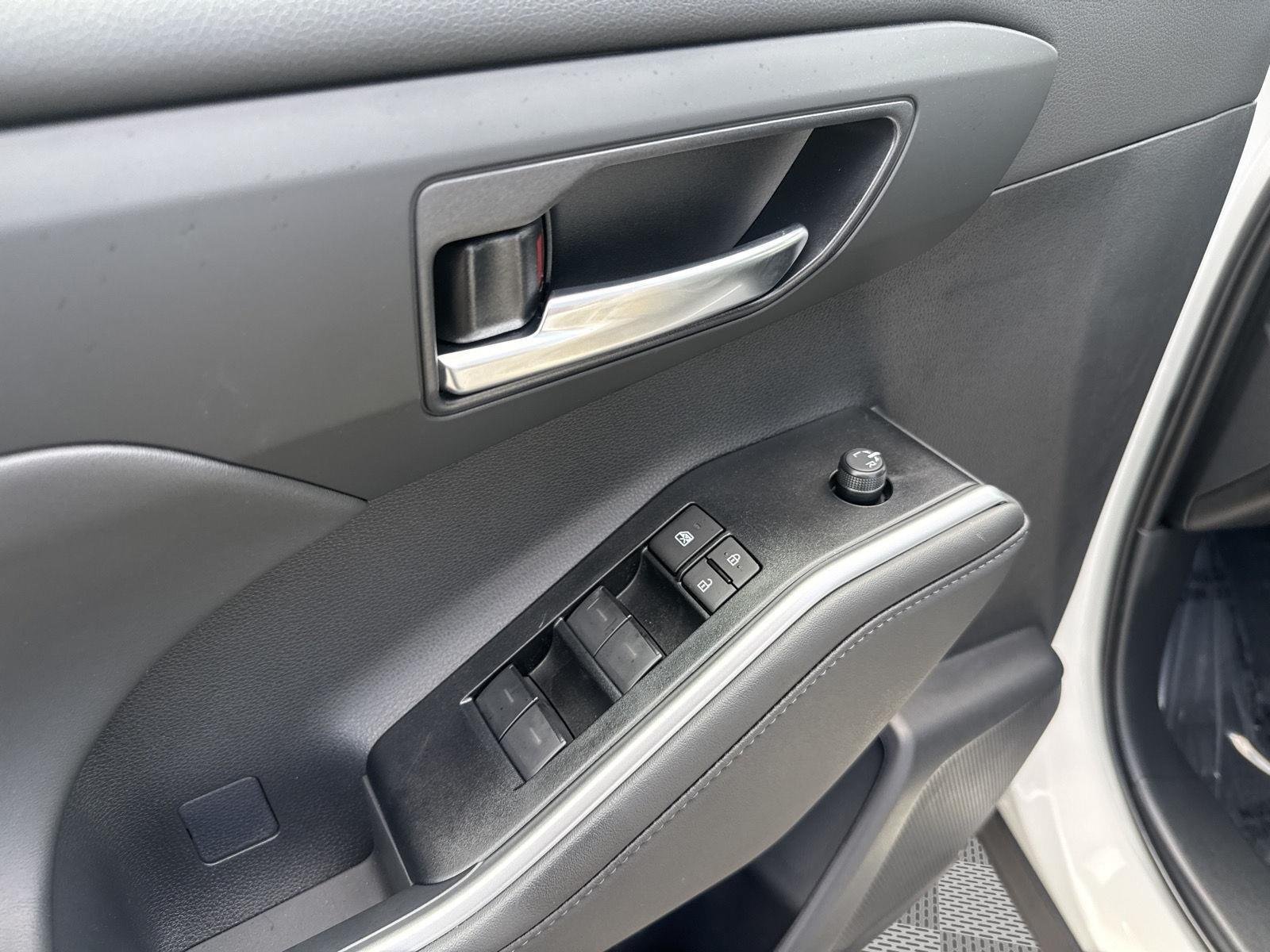 Used 2026 Wind Chill Pearl Toyota Hybrid XLE image 19