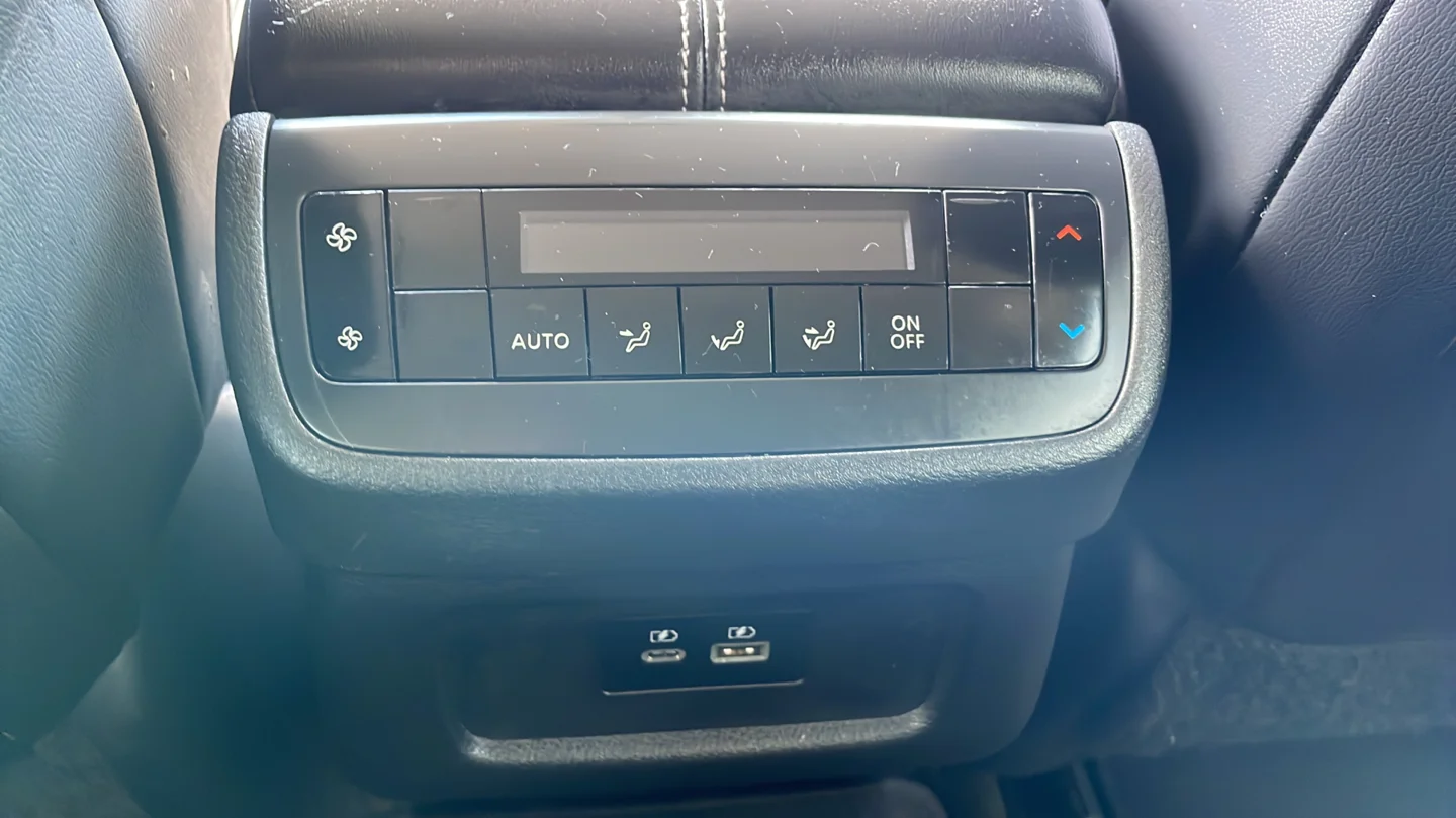 Used 2022 White Nissan SL image 23