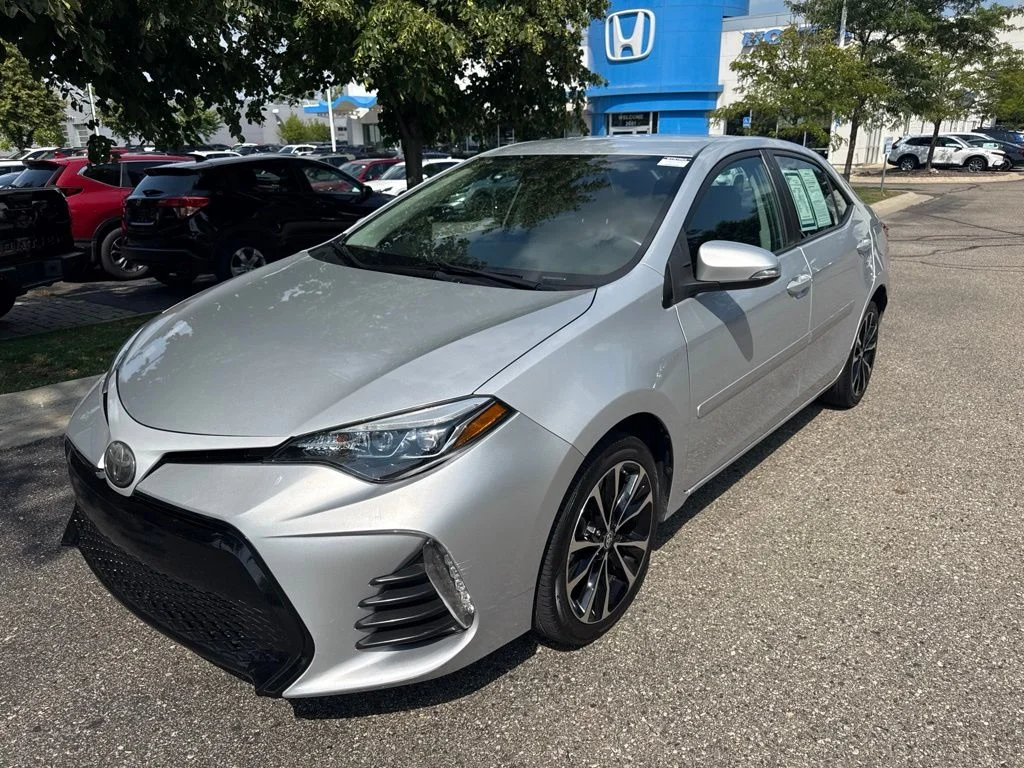 Used 2019 Silver Toyota SE image 38