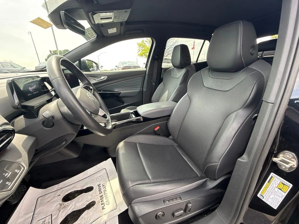 Certified Used 2023 Deep Black Pearl Volkswagen Pro S image 33