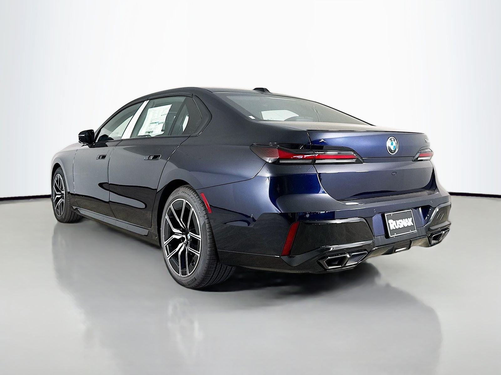 New 2026 Carbon Black Metallic BMW 760i xDrive image 5