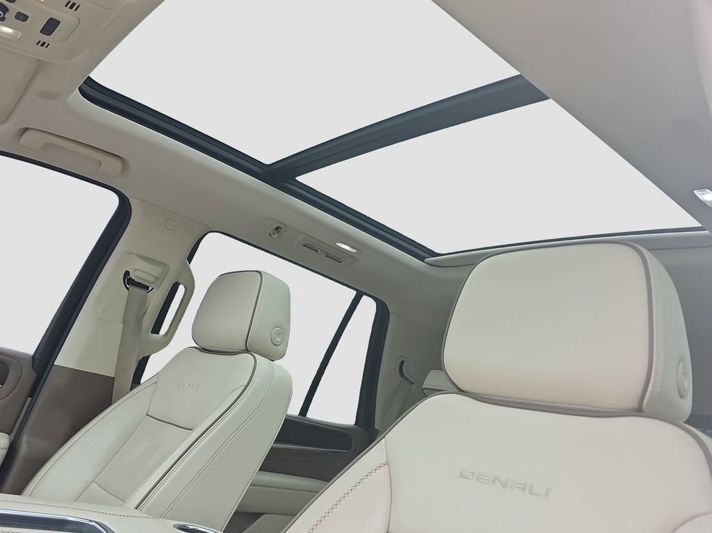Used 2022 White Frost Tricoat GMC Denali image 8