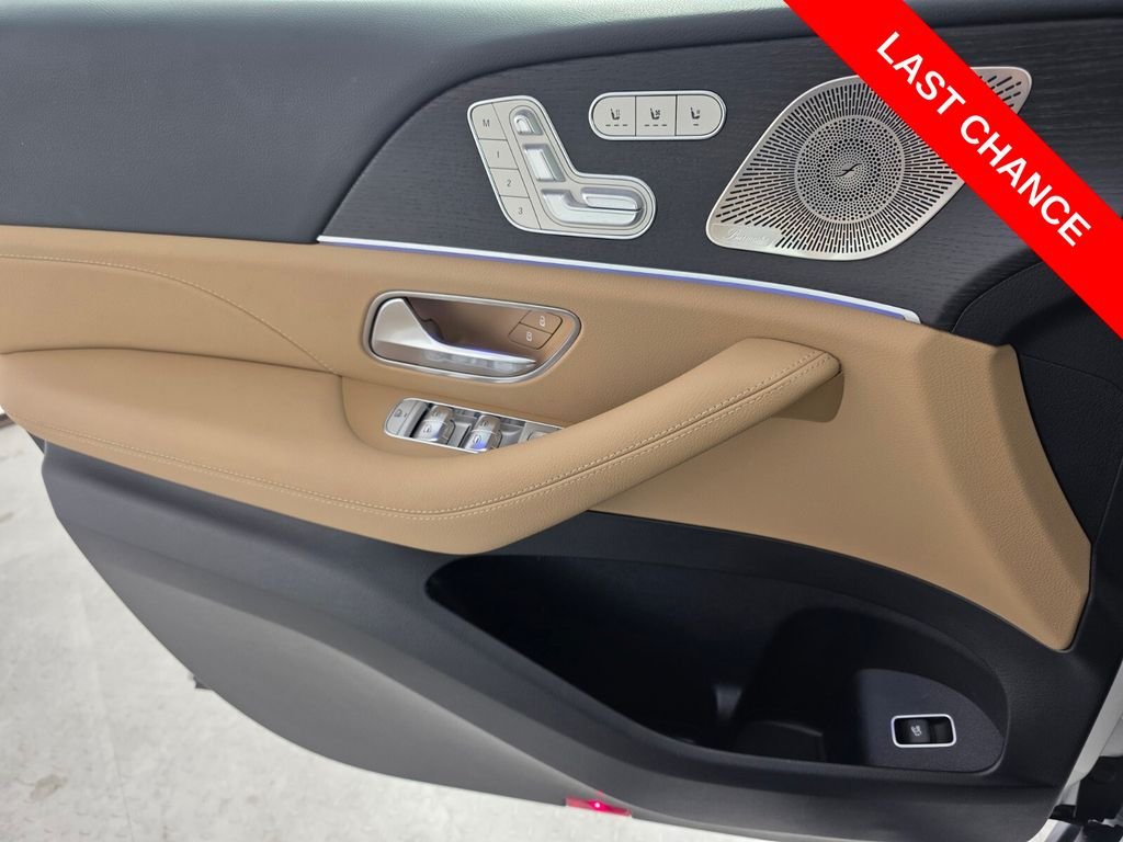 Certified Used 2025 Black Mercedes-Benz GLS 450 image 28