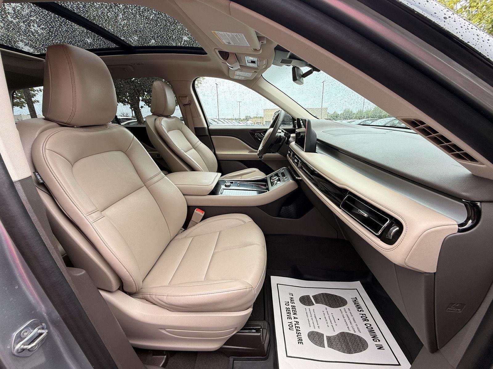 Used 2024 Silver Radiance Metallic Clearcoat Lincoln Premiere image 21