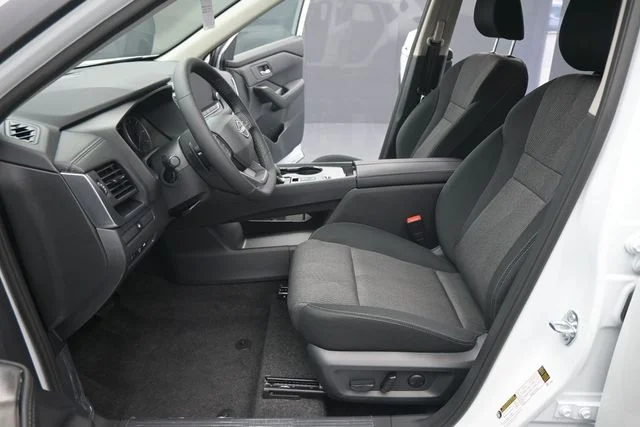 New 2026 Everest White Pearl TriCoat Nissan SV image 28