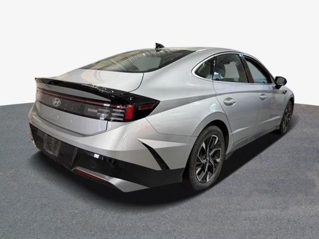 Used 2024 Silver Hyundai SEL image 3