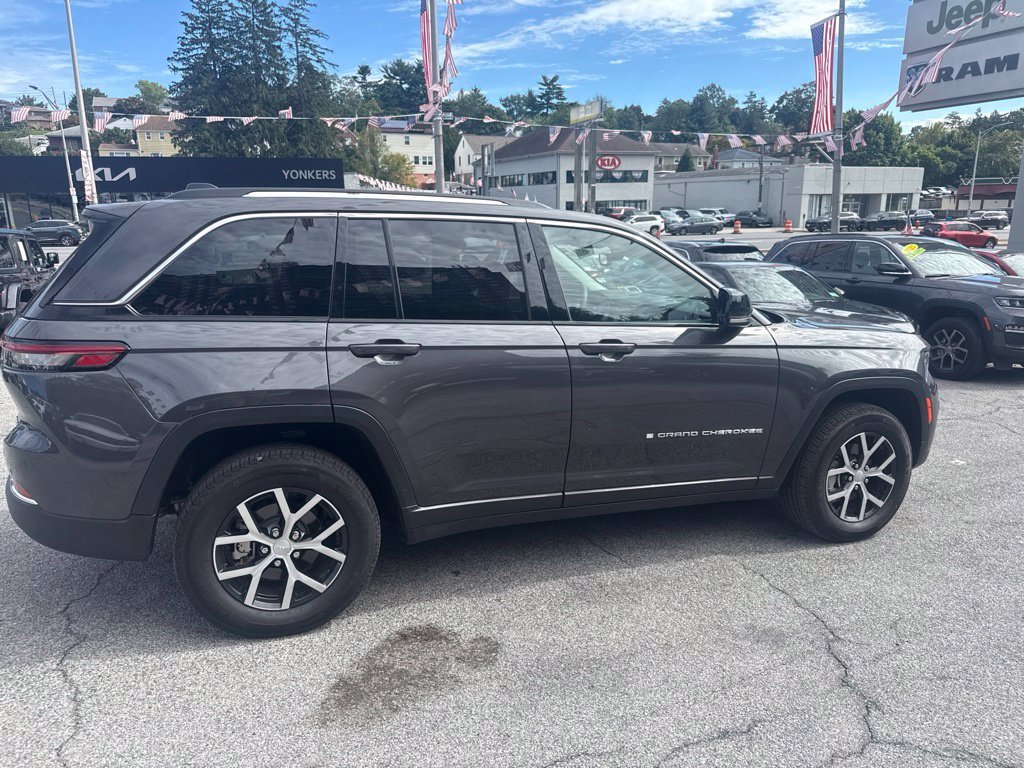 Used 2023 Gray Jeep Limited image 6