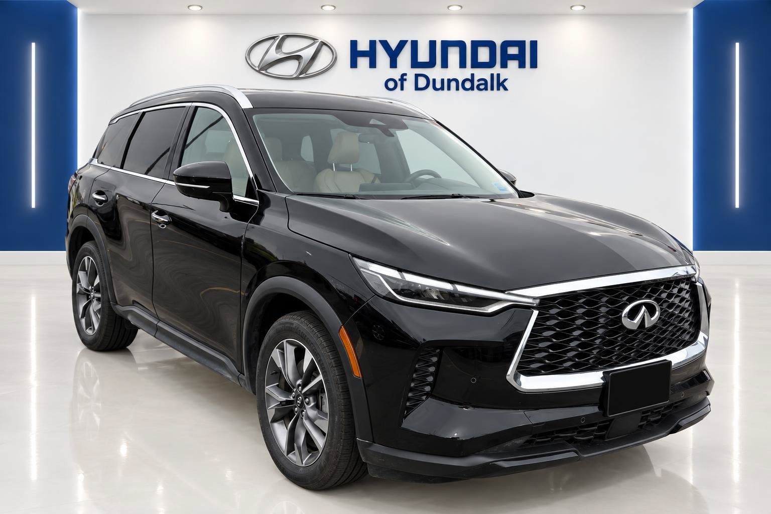 Used 2024 Black INFINITI LUXE image 1