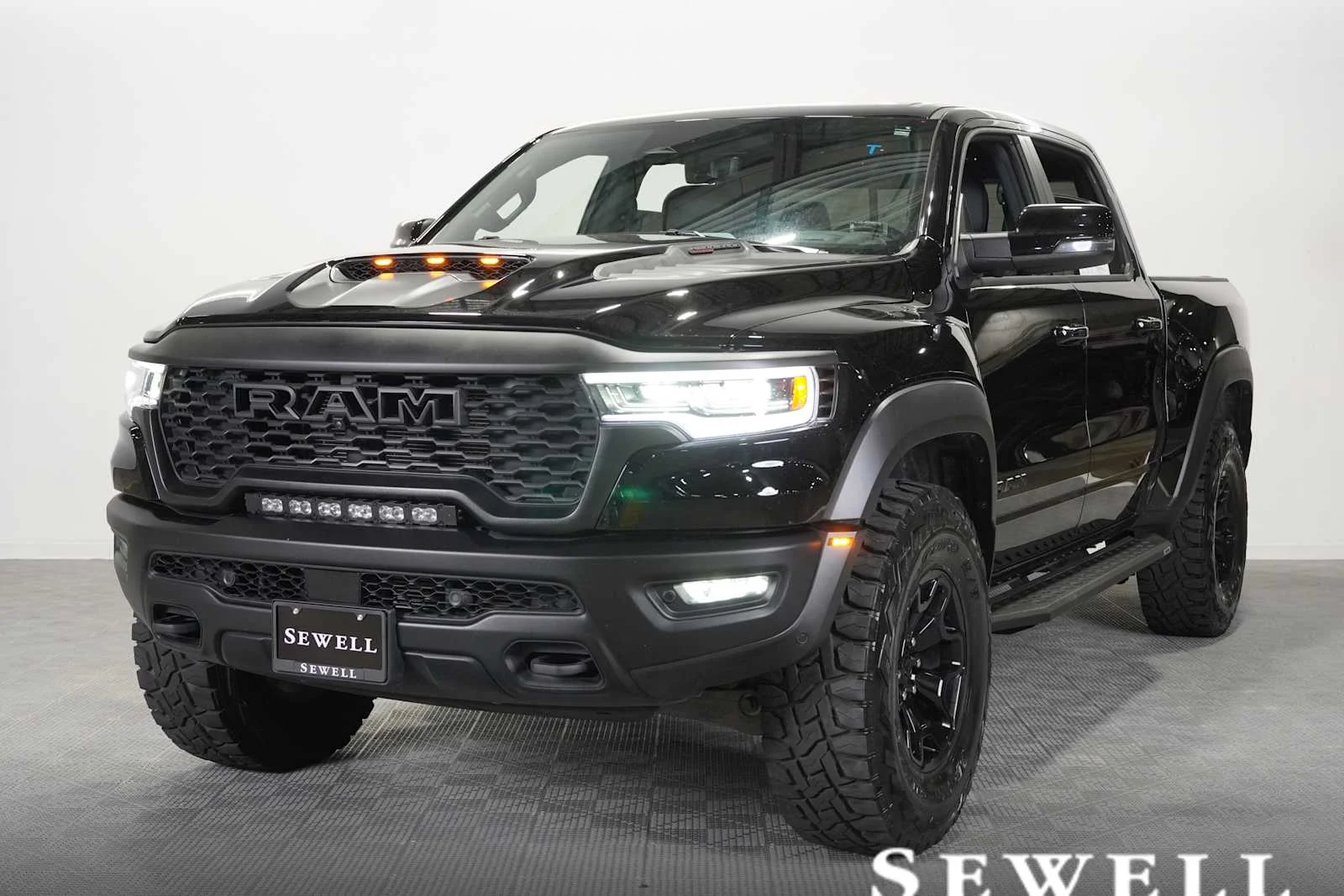 2025 RAM 1500 RHO 4x4 Crew Cab 5'7's photo