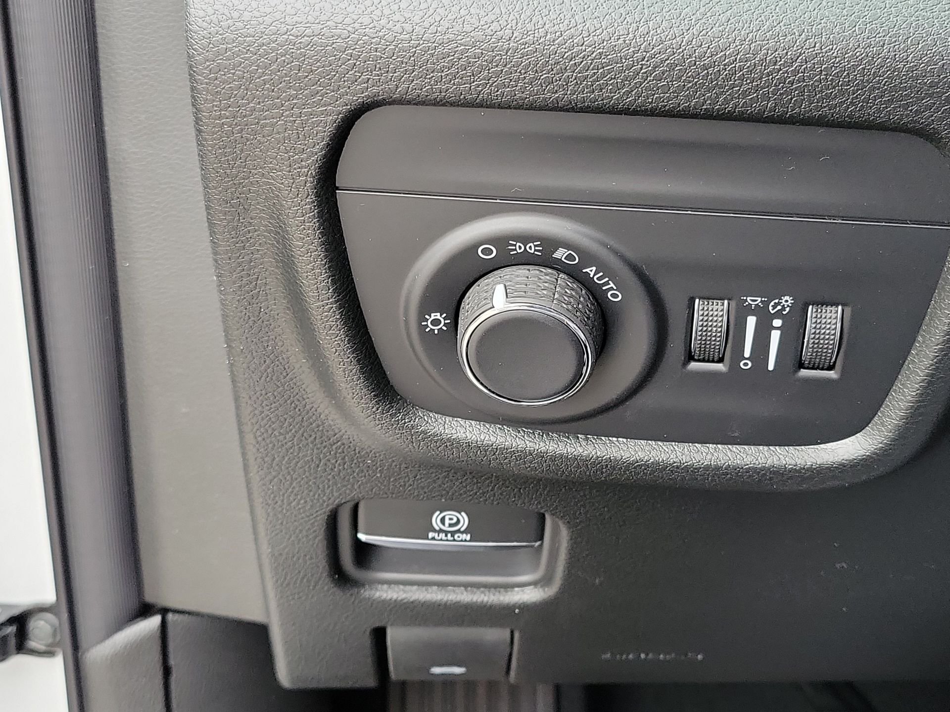 New 2026 Bright White Clear-Coat Exterior Paint Jeep Altitude image 8