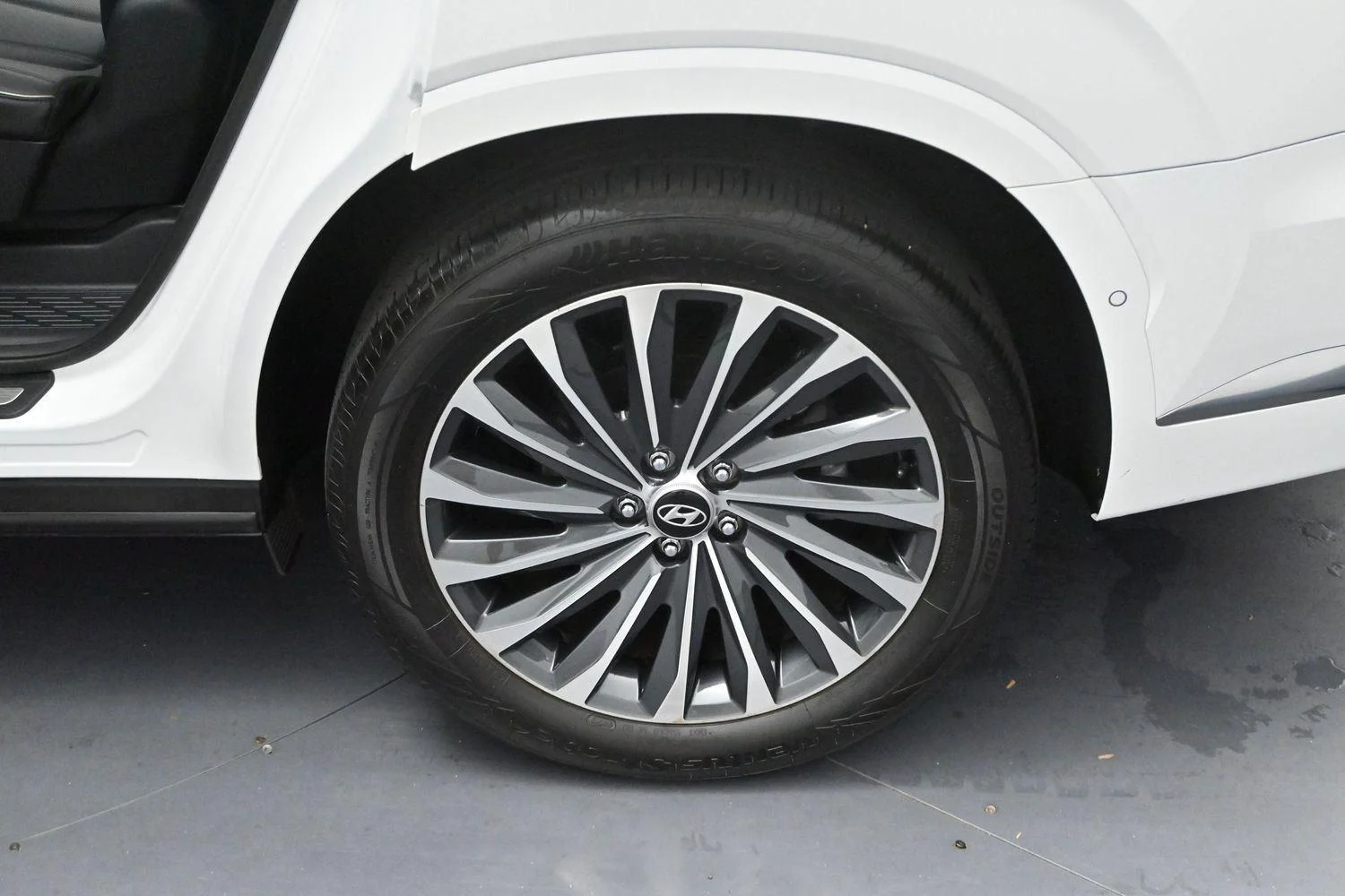 Used 2024 Hyper White Hyundai Calligraphy image 34