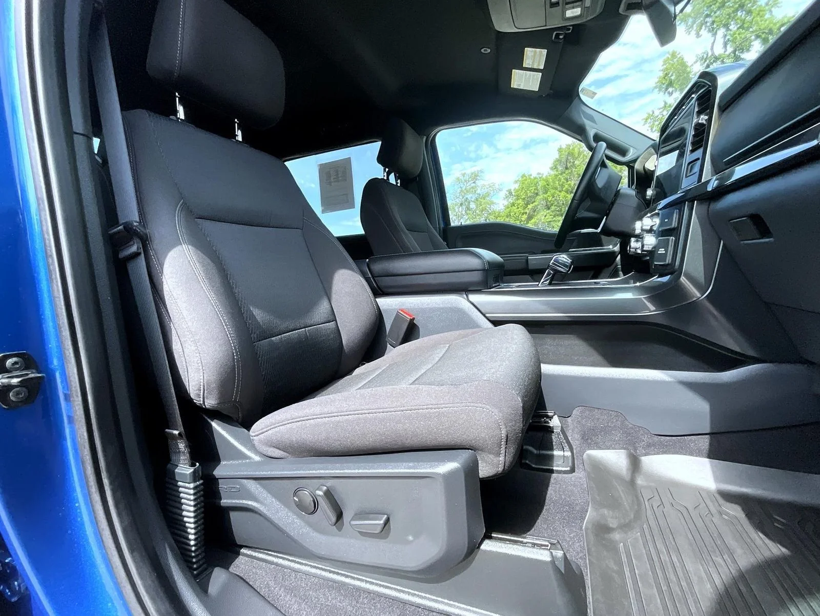 Used 2023 Blue Ford XLT image 19